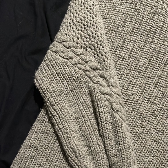 American Eagle Army Green Sweater - Picture 2 of 3